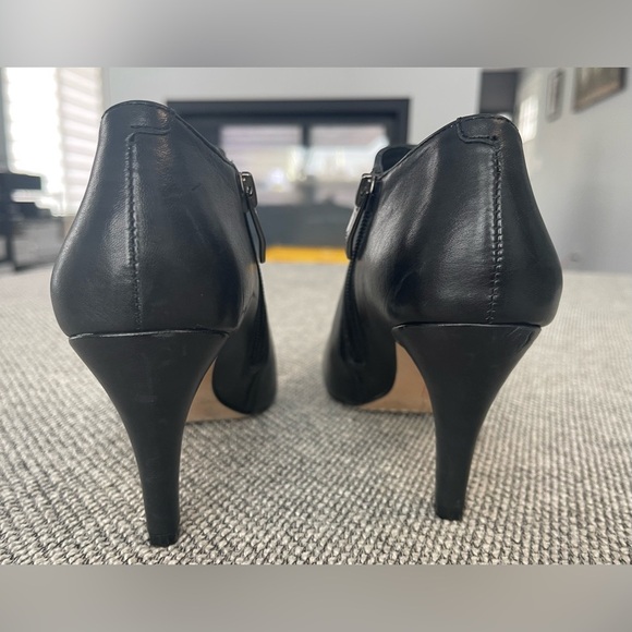 Vince Camuto Black Ankle Boots with Side-Zip and Stacked Heel - Picture 8 of 16